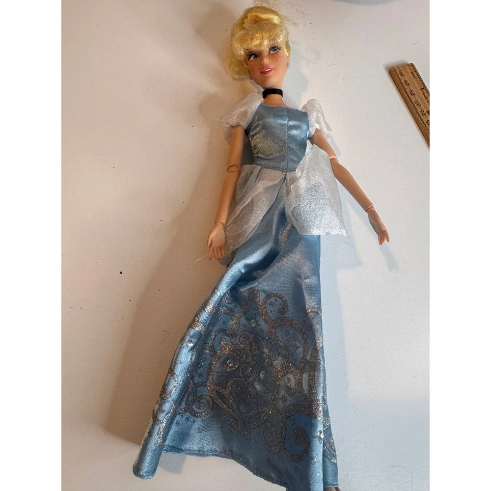 Disney Princess Cinderella Royal Shimmer Doll Blue Glitter Gown‎ Mattel